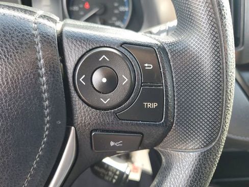 Used 2018 Toyota RAV4 LE image 29