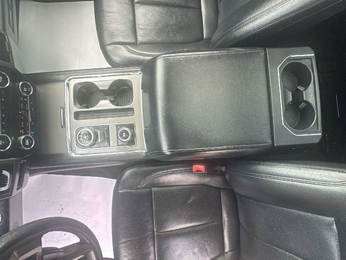 Used 2019 Ford Expedition XLT w/ Equipment Group 202A AWD/4WD image 24
