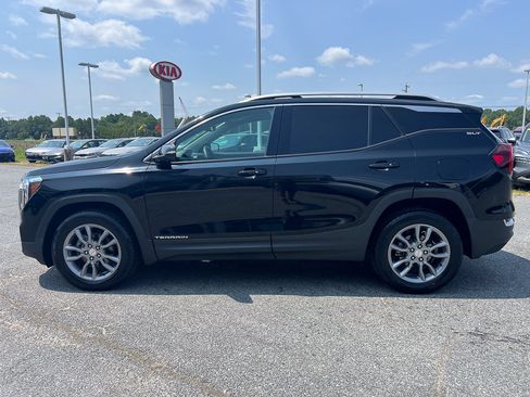 Used 2022 GMC Terrain SLT w/ Tech Package AWD/4WD image 2