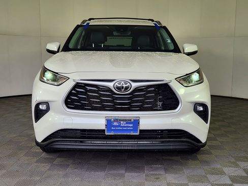 Used 2021 Toyota Highlander XLE image 2
