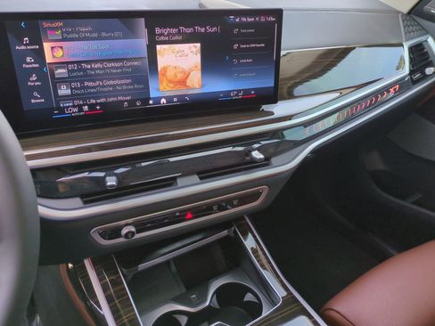 Used 2024 BMW X7 xDrive40i image 30