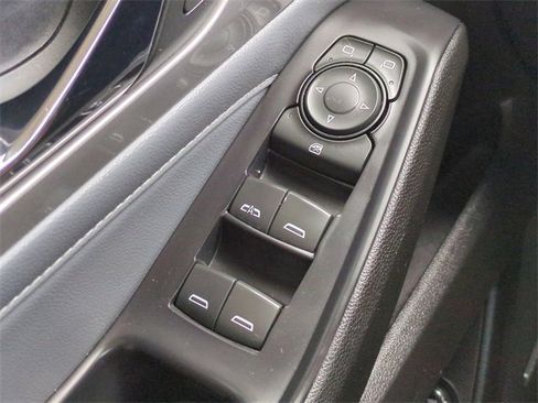 Used 2018 Chevrolet Traverse LT image 24