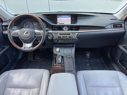 Used 2016 Lexus ES 350 w/ Luxury Package w/Wood Trim FWD image 12
