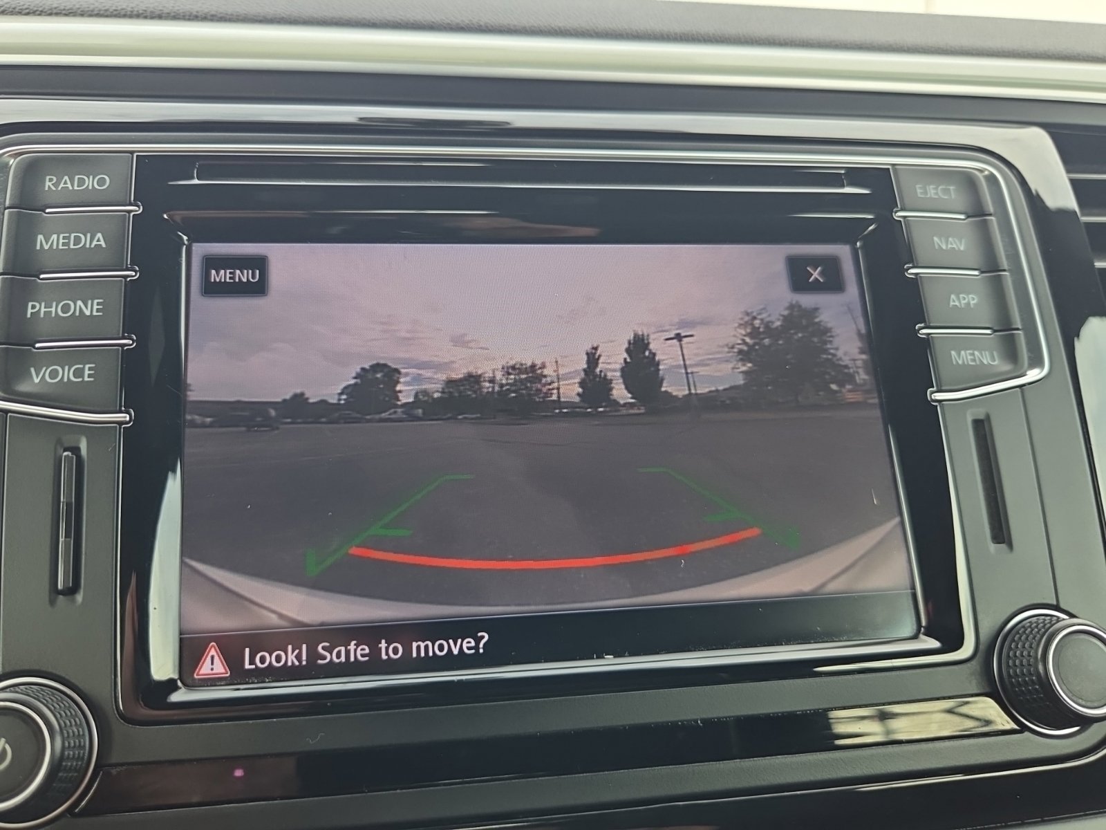 Used 2019 Volkswagen Beetle 2.0T SE FWD image 27