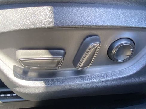 Certified 2020 Toyota Camry SE FWD image 12