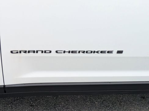 New 2026 Jeep Grand Cherokee Altitude AWD/4WD image 31
