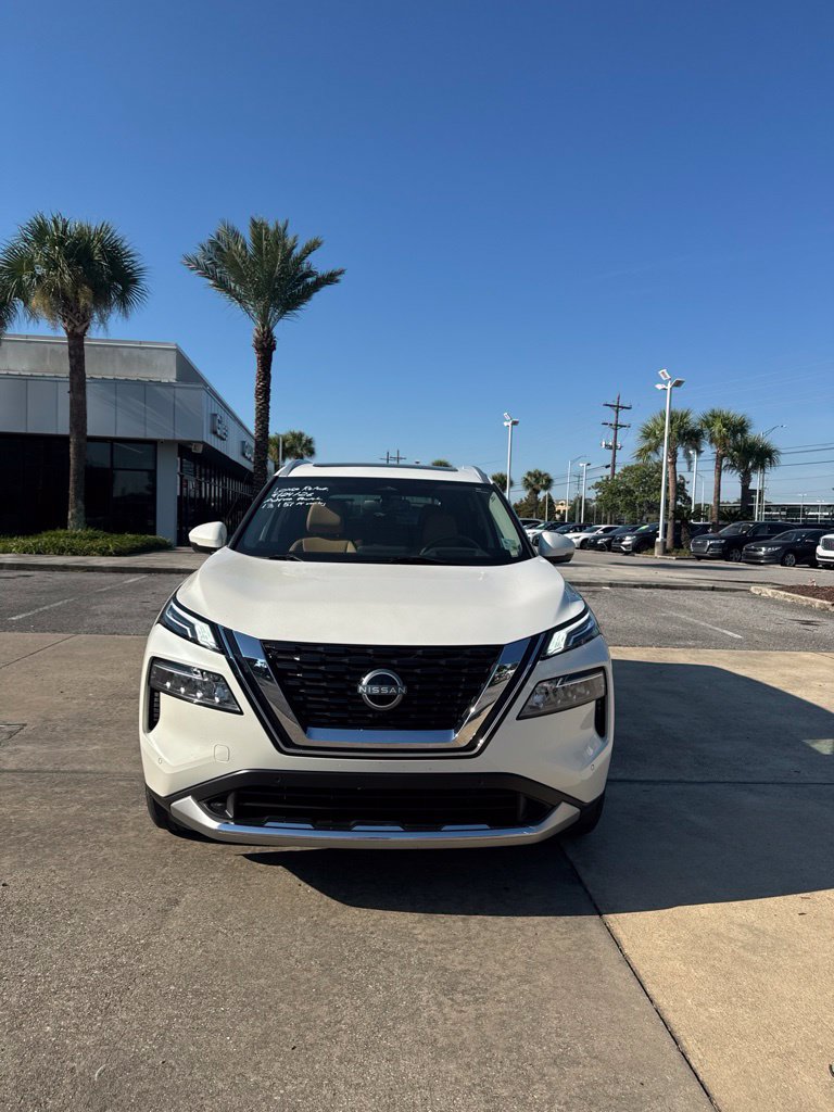 Used 2023 Nissan Rogue Platinum w/ Platinum Premium Package FWD image 2