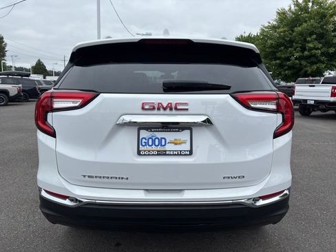 Used 2024 GMC Terrain SLT AWD/4WD image 4