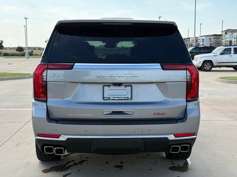 Used 2026 GMC Yukon Denali w/ Denali Reserve Package AWD/4WD image 6