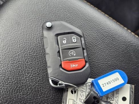 Used 2023 Jeep Gladiator Overland AWD/4WD image 10