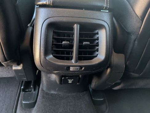 Used 2015 Jeep Cherokee Limited FWD image 36