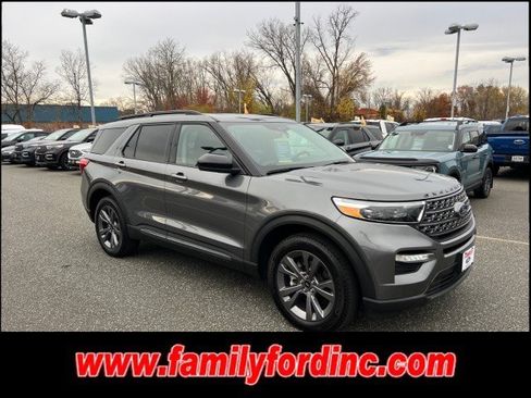 Certified 2022 Ford Explorer XLT w/ Equipment Group 202A image 1