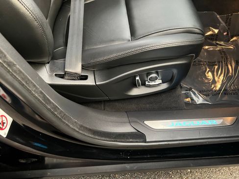 Used 2020 Jaguar F-PACE Premium image 28