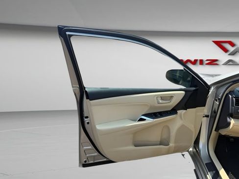 Used 2015 Toyota Camry XLE w/ Moonroof Package FWD image 9