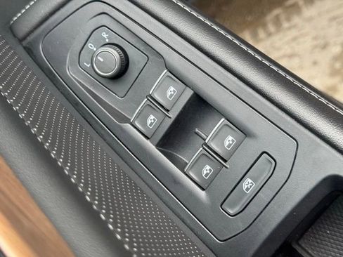 Used 2024 Volkswagen Atlas SE image 16