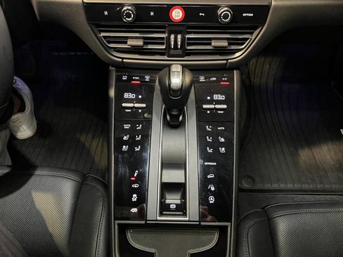 Used 2024 Porsche Macan GTS image 19