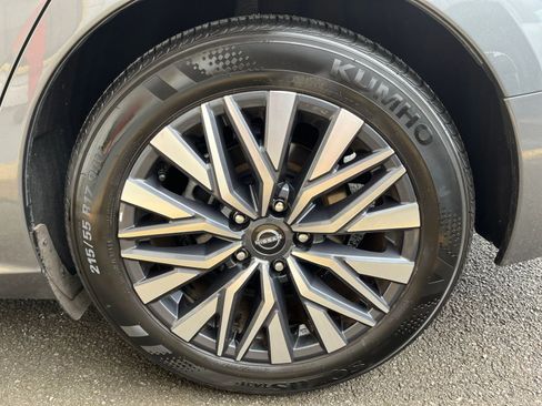 Used 2024 Nissan Altima 2.5 SV FWD image 30