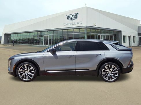 Used 2024 Cadillac Lyriq Luxury AWD/4WD image 3