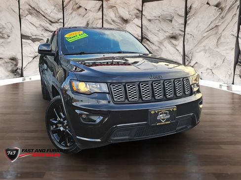 Used 2022 Jeep Grand Cherokee Laredo X AWD/4WD image 1