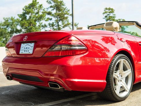 Used 2011 Mercedes-Benz SL 550 image 31