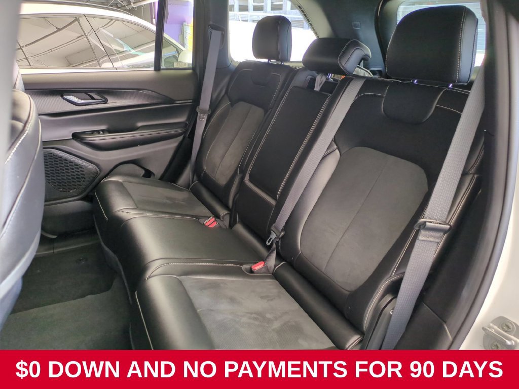 Used 2025 Jeep Grand Cherokee Altitude AWD/4WD image 22