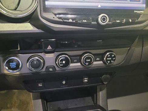 Used 2016 Toyota Tacoma TRD Sport w/ Towing Package image 27