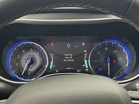 Used 2024 Chrysler Pacifica Touring-L FWD image 18