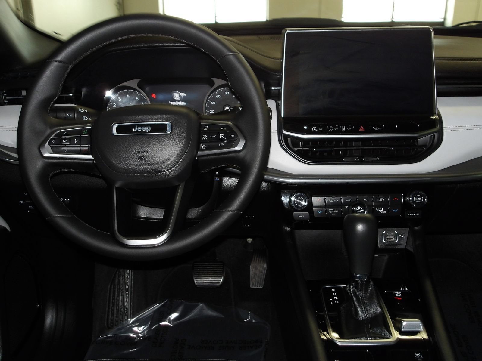 Used 2023 Jeep Compass Limited AWD/4WD image 7