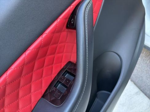 Used 2020 Tesla Model Y Long Range image 21