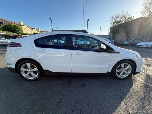 Used 2015 Chevrolet Volt FWD image 4