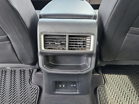 Used 2024 Volkswagen Atlas Cross Sport SE AWD/4WD image 10