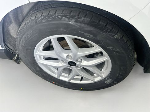 Used 2024 Ford Edge SEL image 11