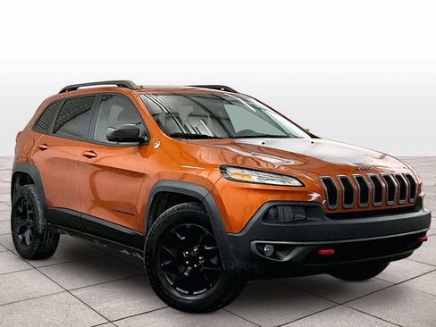 Used 2015 Jeep Cherokee Trailhawk w/ Comfort/Convenience Group AWD/4WD image 3