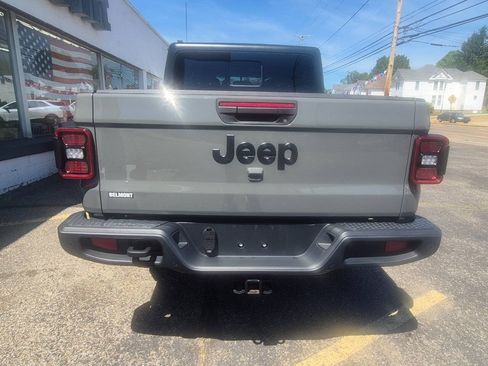 Used 2023 Jeep Gladiator Sport AWD/4WD image 6