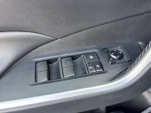 Used 2020 Toyota RAV4 LE FWD image 13