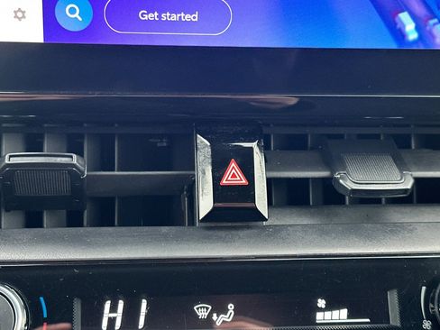 Used 2024 Toyota Corolla Cross LE image 31