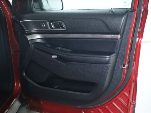Used 2019 Ford Explorer XLT w/ Equipment Group 202A AWD/4WD image 37