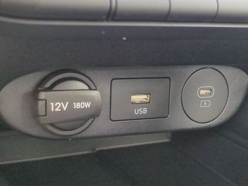 Used 2025 Hyundai Elantra Limited FWD image 22
