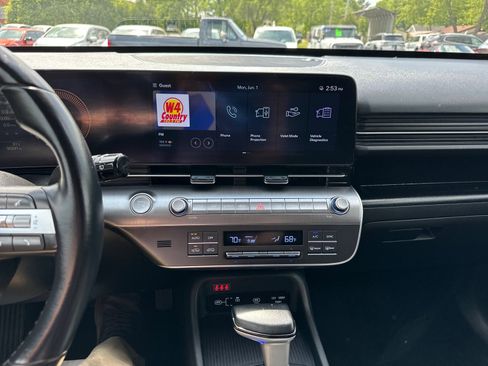 Used 2025 Hyundai Kona SEL FWD image 23