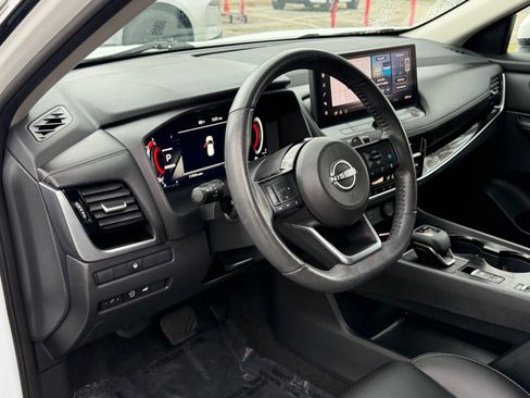 Certified 2024 Nissan Rogue SL FWD image 12
