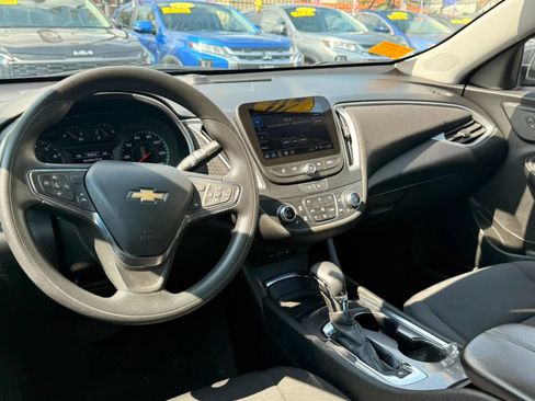 Used 2023 Chevrolet Malibu LT FWD image 16