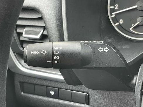 Certified 2023 Nissan Rogue SV image 21