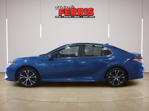 Used 2020 Toyota Camry SE FWD image 2