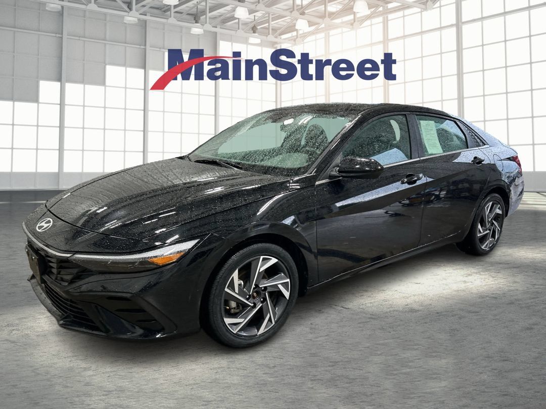 Used 2025 Hyundai Elantra SEL FWD image 1