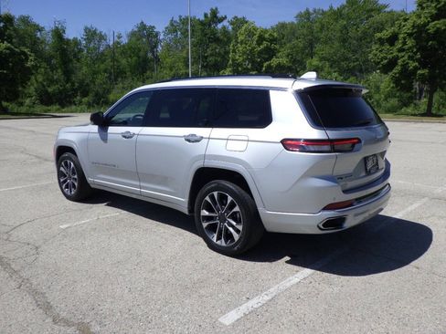 Used 2021 Jeep Grand Cherokee L Overland w/ Advanced Protech Group III AWD/4WD image 3