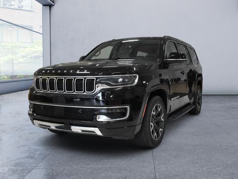 Used 2023 Jeep Wagoneer Series III w/ Preferred Equipment Group AWD/4WD image 1