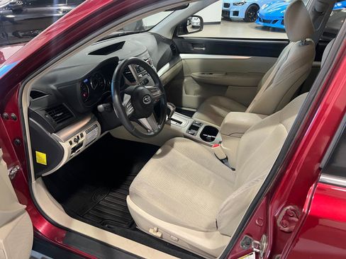 Used 2011 Subaru Outback 2.5i Premium image 10