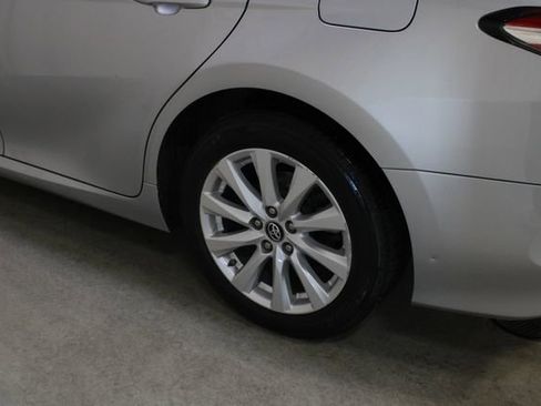 Used 2018 Toyota Camry LE image 27