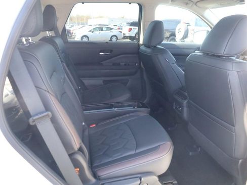 New 2026 Nissan Pathfinder Platinum image 21