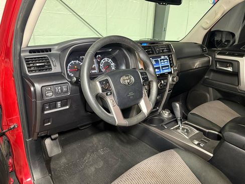 Used 2020 Toyota 4Runner SR5 AWD/4WD image 10